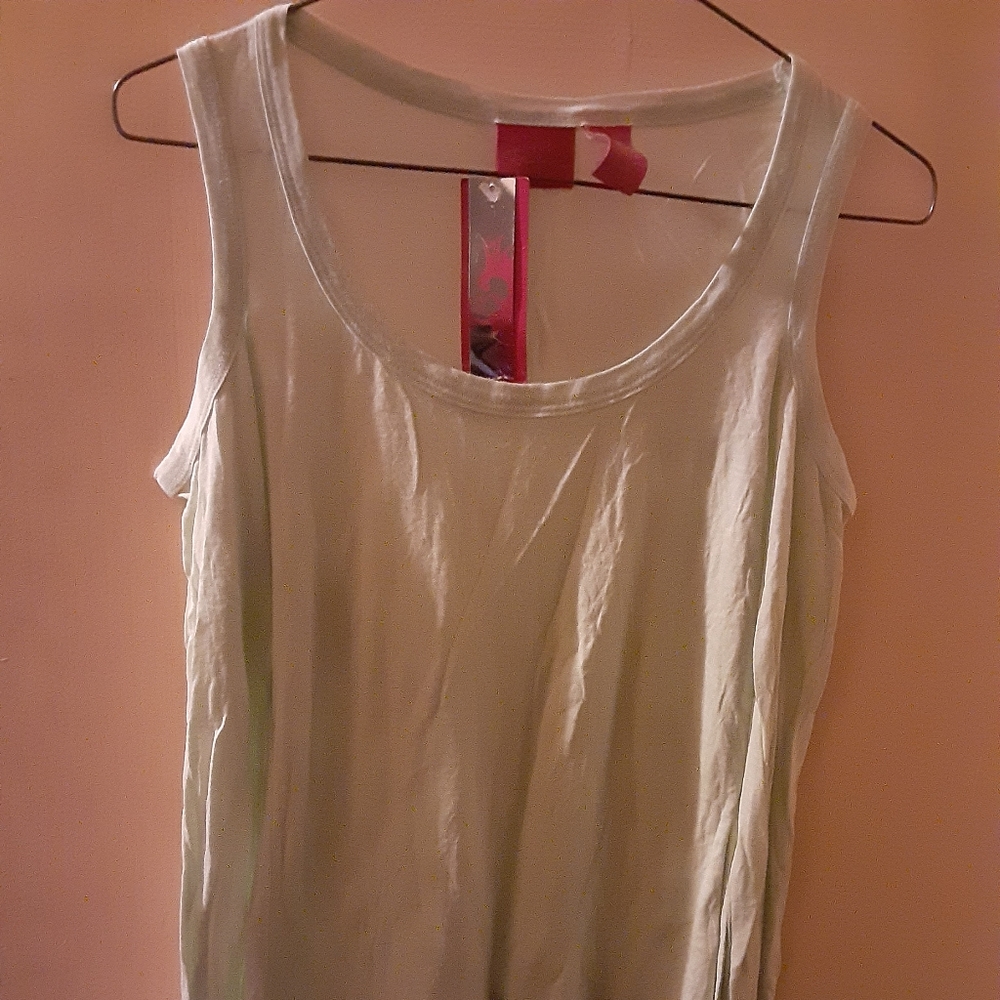 Ladies long sleeve Tee shirt.